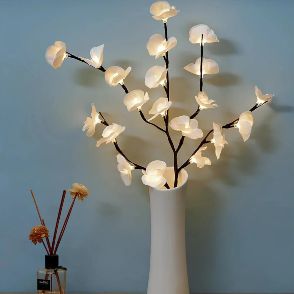 Lighted Branches | Blask Lasu w Twoim Domu